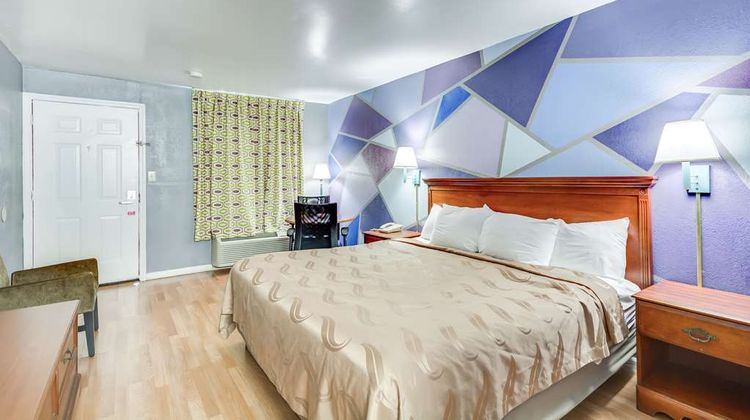 Knights Inn, Berea Room