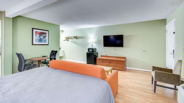 Knights Inn, Berea Suite