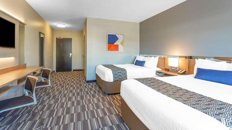 Microtel Inn & Suites by Wyndham Room