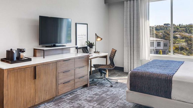 Ayres Hotel Vista Carlsbad Room. Images powered by <a href="https://iceportal.shijigroup.com" target="_blank" rel="noopener">Ice Portal</a>.