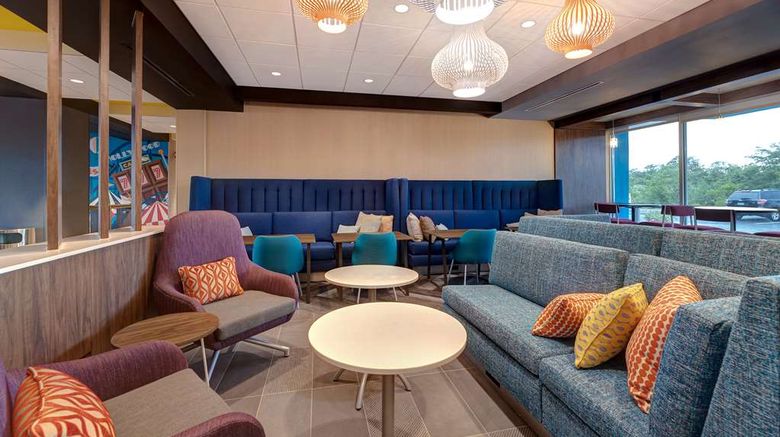 <b>Tru by Hilton Grantville Lobby</b>. Images powered by <a href="https://iceportal.shijigroup.com/" title="IcePortal" target="_blank">IcePortal</a>.