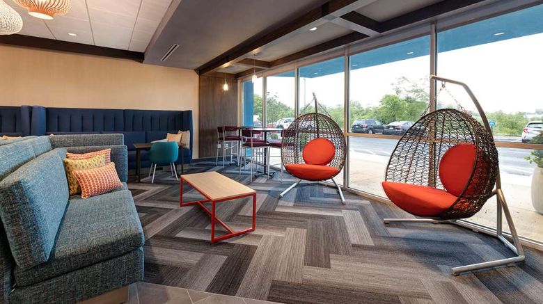 <b>Tru by Hilton Grantville Lobby</b>. Images powered by <a href="https://iceportal.shijigroup.com/" title="IcePortal" target="_blank">IcePortal</a>.