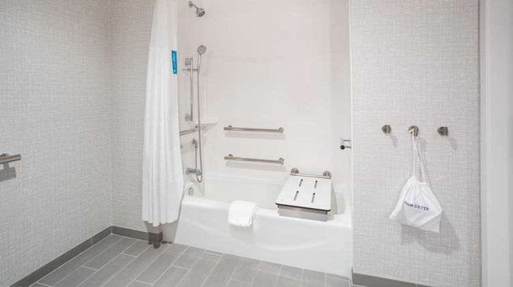 Hampton Inn & Suites Watsonville Room