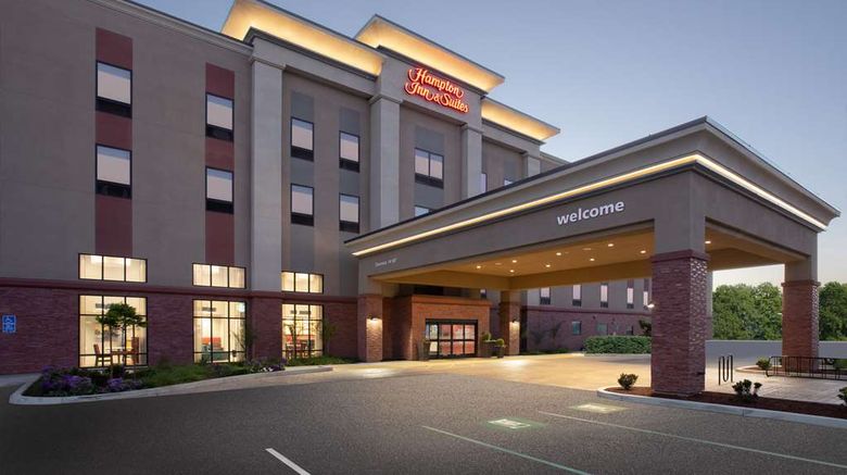 <b>Hampton Inn & Suites Watsonville Exterior</b>. Images powered by <a href="https://iceportal.shijigroup.com/" title="IcePortal" target="_blank">IcePortal</a>.