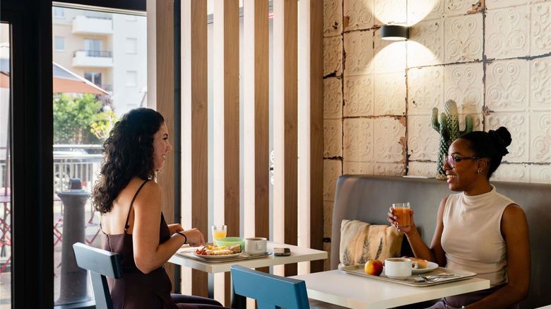 <b>Ibis Styles Rouen Center Left Bank Restaurant</b>. Images powered by <a href="https://iceportal.shijigroup.com/" title="IcePortal" target="_blank">IcePortal</a>.
