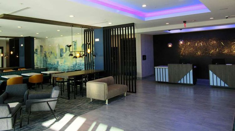 La Quinta Inn & Suites Dallas/Fairpark Lobby