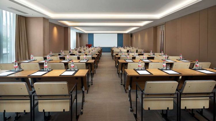 Ramada by Wyndham Luoyang Downtown Meeting