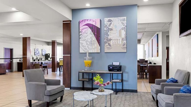 <b>Best Western St. Louis Airport North Lobby</b>. Images powered by <a href="https://iceportal.shijigroup.com/" title="IcePortal" target="_blank">IcePortal</a>.