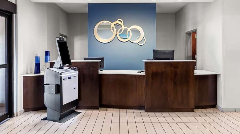 <b>Best Western St. Louis Airport North Lobby</b>. Images powered by <a href="https://iceportal.shijigroup.com/" title="IcePortal" target="_blank">IcePortal</a>.