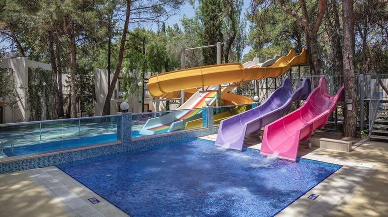 <b>DoubleTree by Hilton Isil Club Resort Pool</b>. Images powered by <a href="https://iceportal.shijigroup.com/" title="IcePortal" target="_blank">IcePortal</a>.