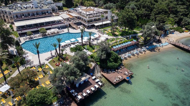 DoubleTree by Hilton Isil Club Resort Exterior