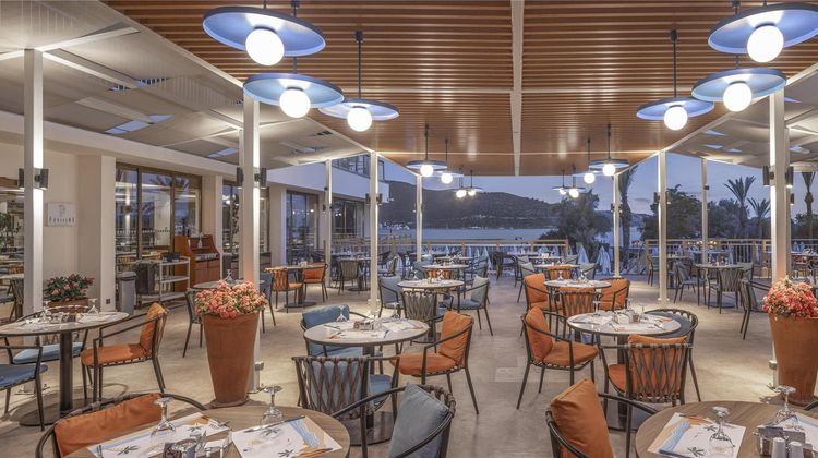 DoubleTree by Hilton Isil Club Resort Restaurant