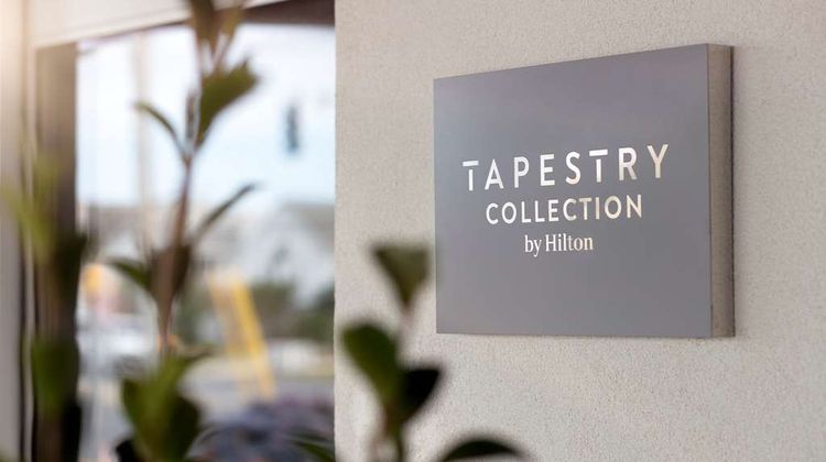 Fenwick Shores, Tapestry Collection Exterior