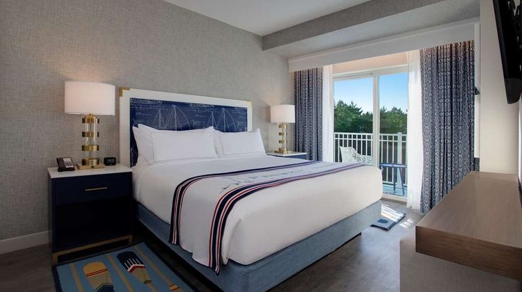 Fenwick Shores, Tapestry Collection Room