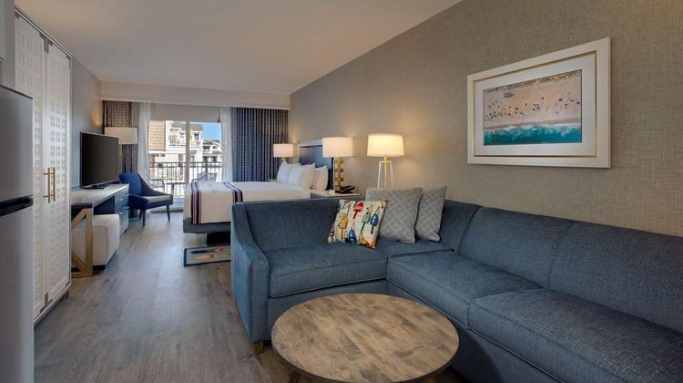 Fenwick Shores, Tapestry Collection Room