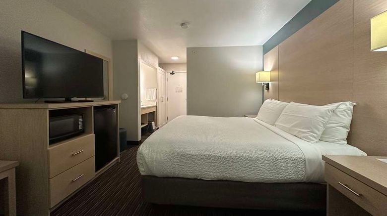 <b>Best Western Watertown Room</b>. Images powered by <a href="https://iceportal.shijigroup.com/" title="IcePortal" target="_blank">IcePortal</a>.