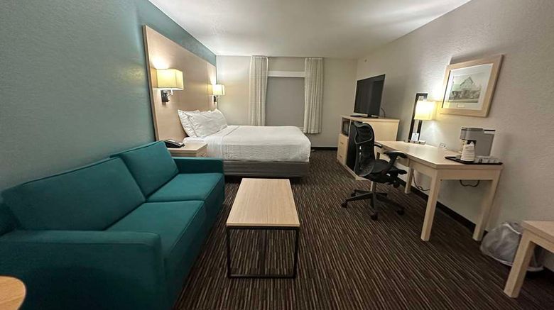 <b>Best Western Watertown Room</b>. Images powered by <a href="https://iceportal.shijigroup.com/" title="IcePortal" target="_blank">IcePortal</a>.