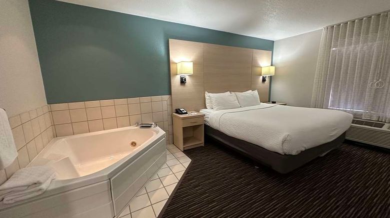 <b>Best Western Watertown Room</b>. Images powered by <a href="https://iceportal.shijigroup.com/" title="IcePortal" target="_blank">IcePortal</a>.