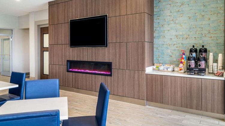 La Quinta Inn & Suites by Wyndham Lobby