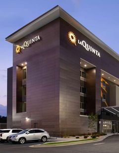 La Quinta Inn & Suites by Wyndham