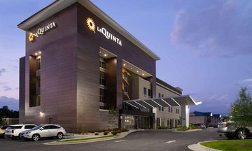 La Quinta Inn & Suites by Wyndham