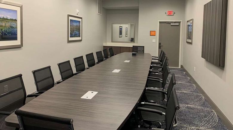 <b>La Quinta Inn & Suites by Wyndham Meeting</b>. Images powered by <a href="https://iceportal.shijigroup.com/" title="IcePortal" target="_blank">IcePortal</a>.