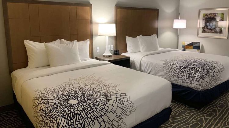La Quinta Inn & Suites by Wyndham Room