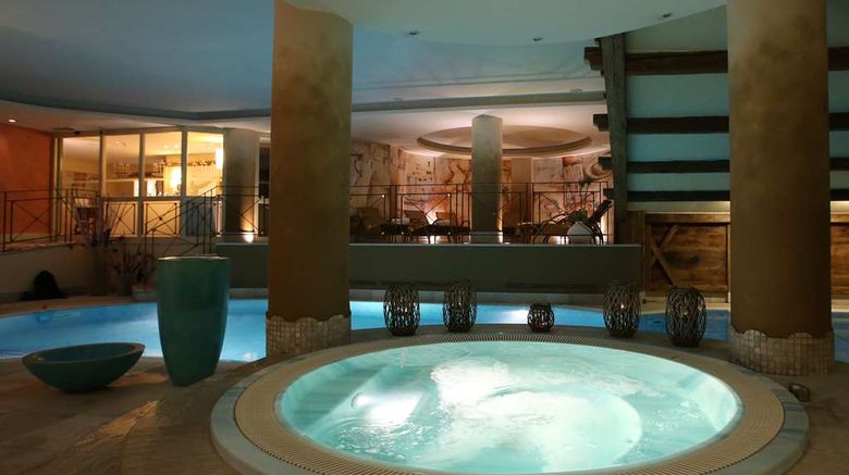 <b>Alpen Suite Hotel Pool</b>. Images powered by <a href="https://iceportal.shijigroup.com/" title="IcePortal" target="_blank">IcePortal</a>.