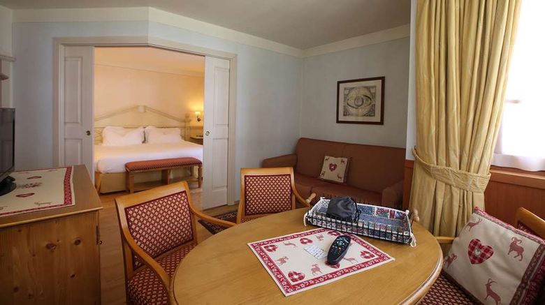 <b>Alpen Suite Hotel Suite</b>. Images powered by <a href="https://iceportal.shijigroup.com/" title="IcePortal" target="_blank">IcePortal</a>.