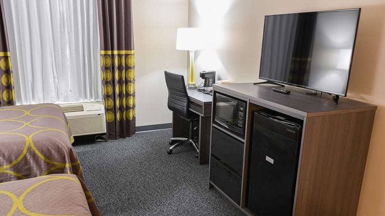 Super 8 by Wyndham Moosonee Room