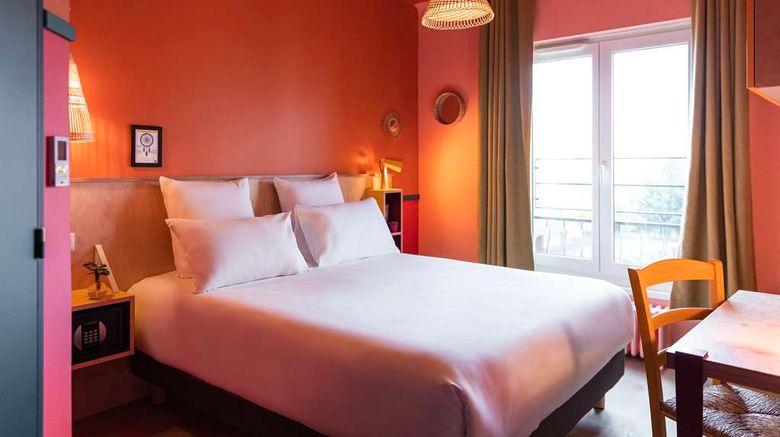 <b>Paul and Pia Welcome Home Hotel Room</b>. Images powered by <a href="https://iceportal.shijigroup.com/" title="IcePortal" target="_blank">IcePortal</a>.