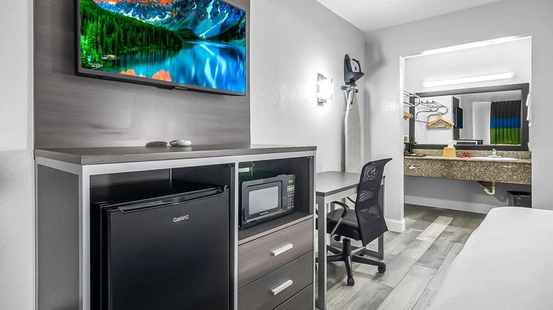 <b>SureStay Hotel by BW Oklahoma City West Room</b>. Images powered by <a href="https://iceportal.shijigroup.com/" title="IcePortal" target="_blank">IcePortal</a>.