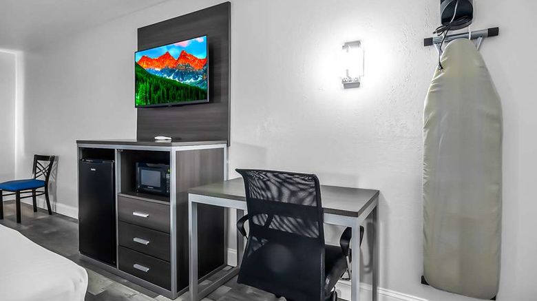 <b>SureStay Hotel by BW Oklahoma City West Room</b>. Images powered by <a href="https://iceportal.shijigroup.com/" title="IcePortal" target="_blank">IcePortal</a>.