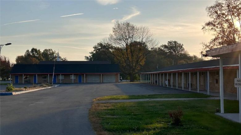<b>Rodeway Inn Flora Exterior</b>. Images powered by <a href="https://iceportal.shijigroup.com/" title="IcePortal" target="_blank">IcePortal</a>.