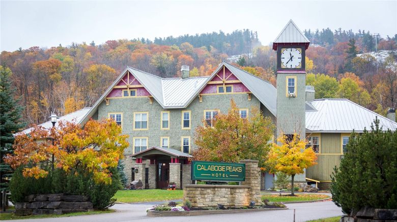 Calabogie Peaks Resort, Ascend Hotel Exterior. Images powered by <a href="https://iceportal.shijigroup.com" target="_blank" rel="noopener">Ice Portal</a>.