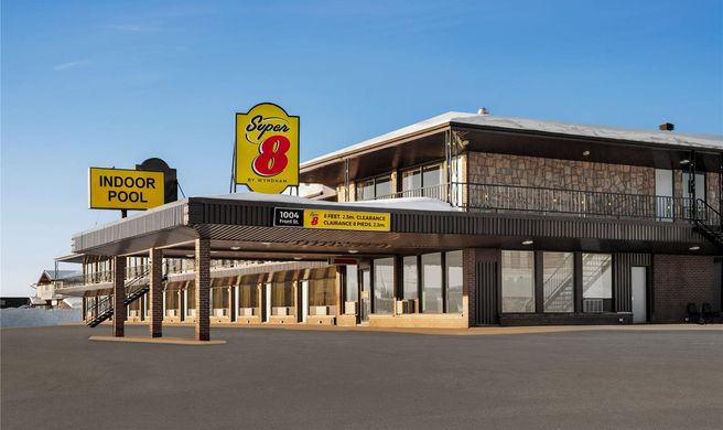 Super 8 by Wyndham Hearst Exterior