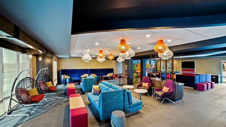 <b>Tru by Hilton Cool Springs Nashville Lobby</b>. Images powered by <a href="https://iceportal.shijigroup.com/" title="IcePortal" target="_blank">IcePortal</a>.