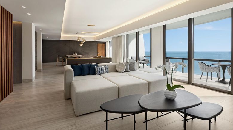 <b>Hilton Cancun, an All-Inclusive Resort Room</b>. Images powered by <a href="https://iceportal.shijigroup.com/" title="IcePortal" target="_blank">IcePortal</a>.