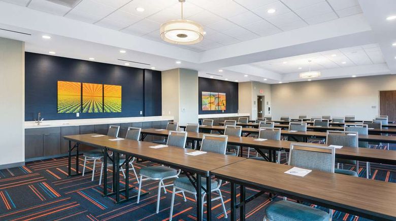 <b>Hampton Inn Circleville Meeting</b>. Images powered by <a href="https://iceportal.shijigroup.com/" title="IcePortal" target="_blank">IcePortal</a>.