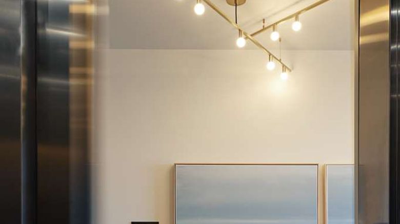 <b>The Fort Sutter Hotel, Tapestry Coll Lobby</b>. Images powered by <a href="https://iceportal.shijigroup.com/" title="IcePortal" target="_blank">IcePortal</a>.
