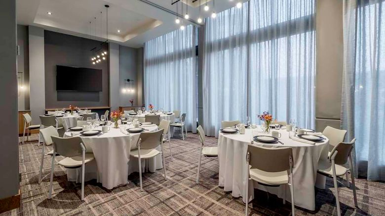 <b>The Fort Sutter Hotel, Tapestry Coll Meeting</b>. Images powered by <a href="https://iceportal.shijigroup.com/" title="IcePortal" target="_blank">IcePortal</a>.
