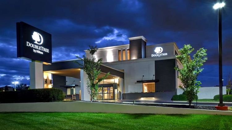 DoubleTree by Hilton St. Louis Airport Exterior
