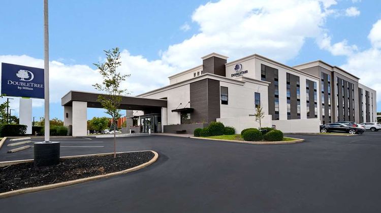 DoubleTree by Hilton St. Louis Airport Exterior