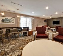 DoubleTree by Hilton St. Louis Airport Lobby