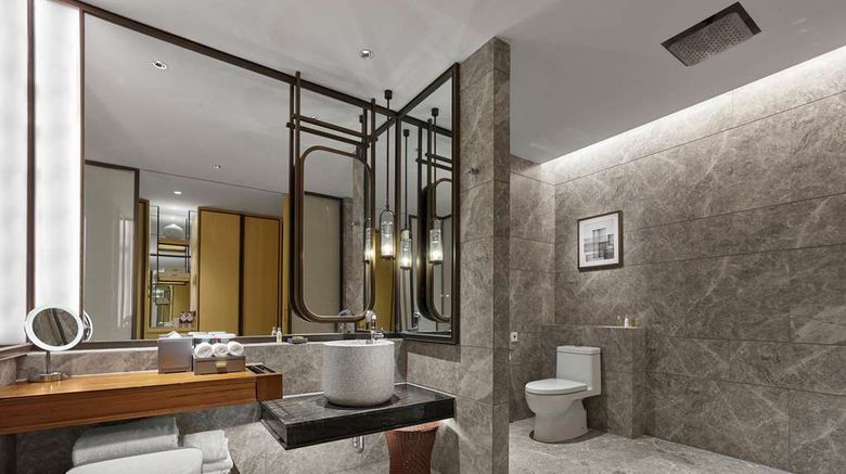 <b>Hilton Suzhou Yinshan Lake Room</b>. Images powered by <a href="https://iceportal.shijigroup.com/" title="IcePortal" target="_blank">IcePortal</a>.