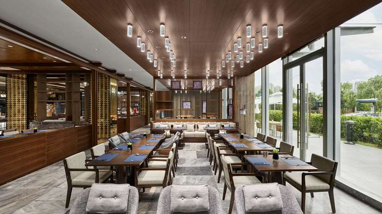 <b>Hilton Suzhou Yinshan Lake Restaurant</b>. Images powered by <a href="https://iceportal.shijigroup.com/" title="IcePortal" target="_blank">IcePortal</a>.