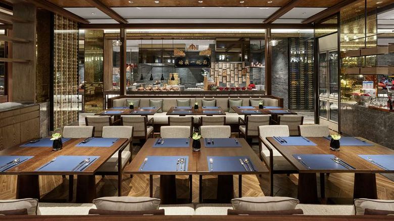 <b>Hilton Suzhou Yinshan Lake Restaurant</b>. Images powered by <a href="https://iceportal.shijigroup.com/" title="IcePortal" target="_blank">IcePortal</a>.