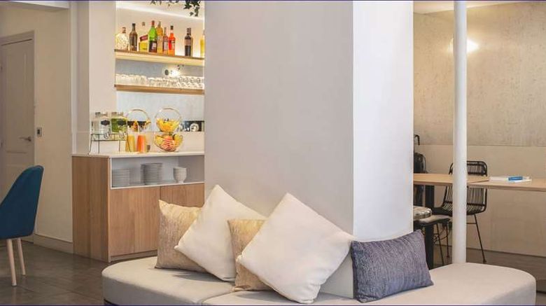 <b>Opera Marigny Room</b>. Images powered by <a href="https://iceportal.shijigroup.com/" title="IcePortal" target="_blank">IcePortal</a>.