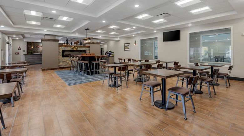 <b>Best Western Plus Rumford Falls Restaurant</b>. Images powered by <a href="https://iceportal.shijigroup.com/" title="IcePortal" target="_blank">IcePortal</a>.