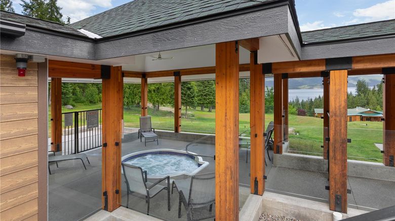 <b>Kootenay Lakeview Resort, BW Signature Pool</b>. Images powered by <a href="https://iceportal.shijigroup.com/" title="IcePortal" target="_blank">IcePortal</a>.